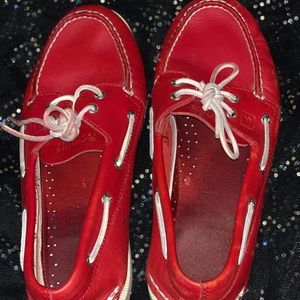 Red sperrys
